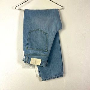 Zara’s white stripe down the leg jeans